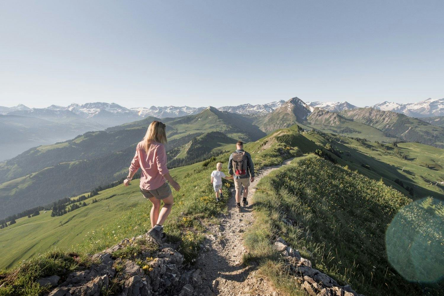 Die ideale Wanderung für Gross und Klein: Entdecke die Bergidylle rund um die Region Gstaad...
