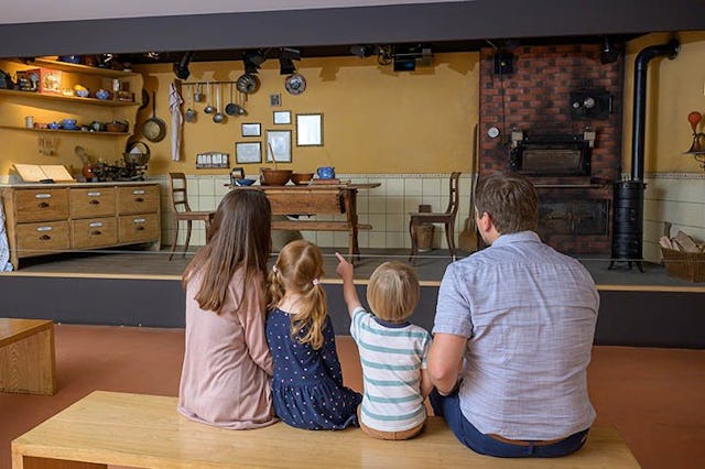 Remontez le temps jusqu'au premier fournil Kambly. Mais ne manquez pas de prendre le temps de déguster un biscuit ou deux! Remontez le temps jusqu'au premier fournil Kambly. Mais ne manquez pas de prendre le temps de déguster un biscuit ou deux!