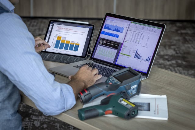 Pour optimiser la consommation d'énergie d'une entreprise, un audit est effectué et de nombreuses analyses sont faites par un ou une expert.e.