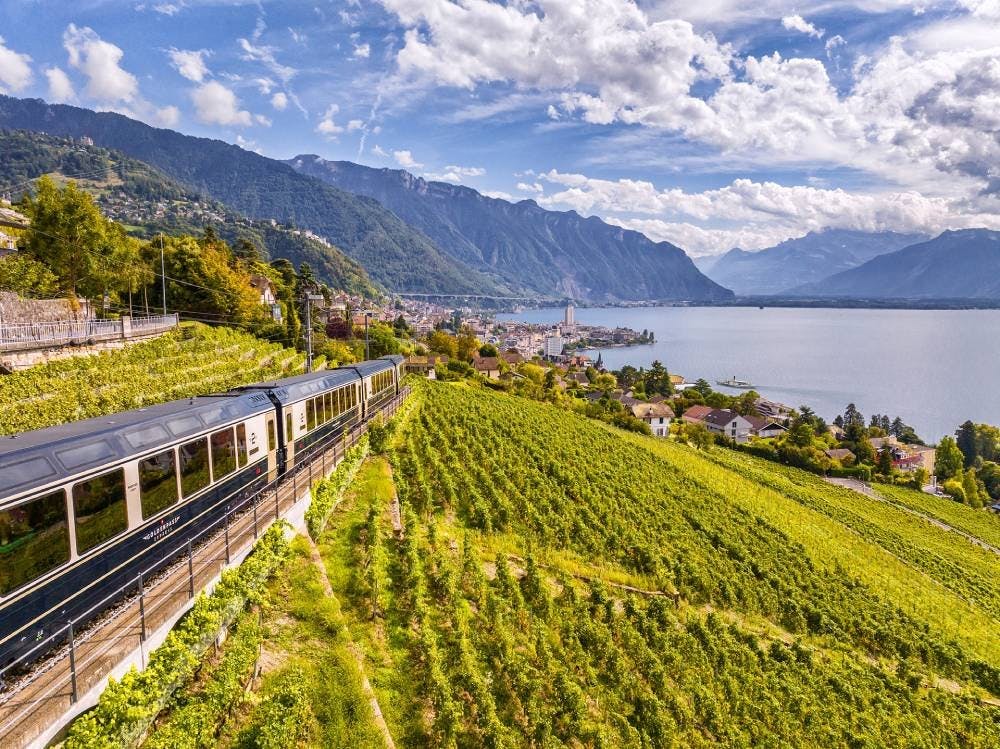 Un voyage en train pas comme les autres à bord du GoldenPass.