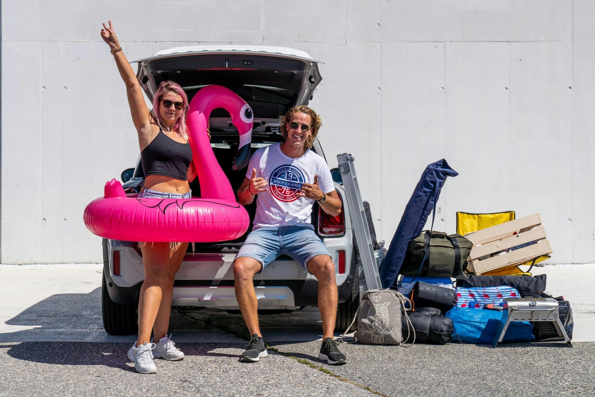 Les séjours en camping font partie des expériences les plus traumatisantes de mon enfance. Être sur la route avec une tente signifie passer des nuits inconfortables, se réveiller avec des problèmes de dos le matin et adopter une posture voûtée toute la journée. Quand on m’a demandé de faire ce reportage photo, mon enthousiasme était donc limité. Je dois...