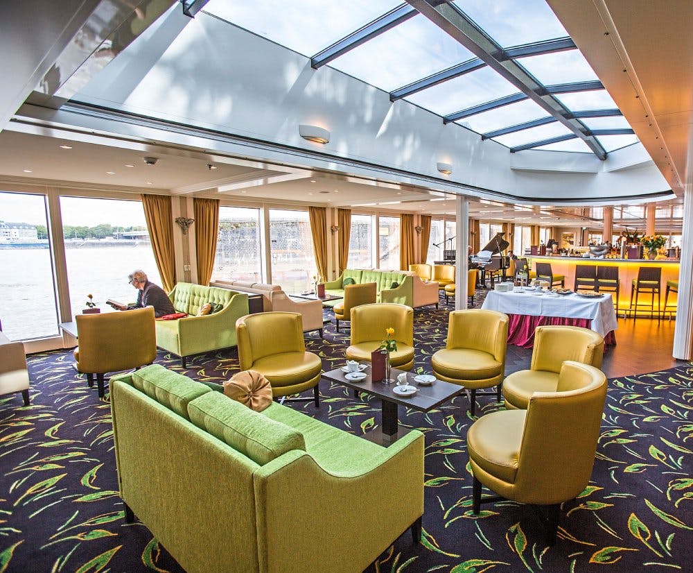 Die eindrucksvolle Sky Lounge der Excellence Princess.