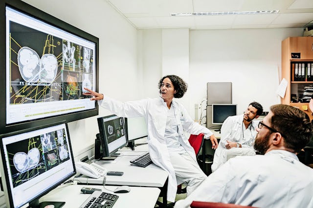 Ein Medizinstudium dauert lange. Ärzte zahlen daher oft später als andere Berufsgruppen in die Vorsorgesäulen ein. Ein Medizinstudium dauert lange. Ärzte zahlen daher oft später als andere Berufsgruppen in die Vorsorgesäulen ein.