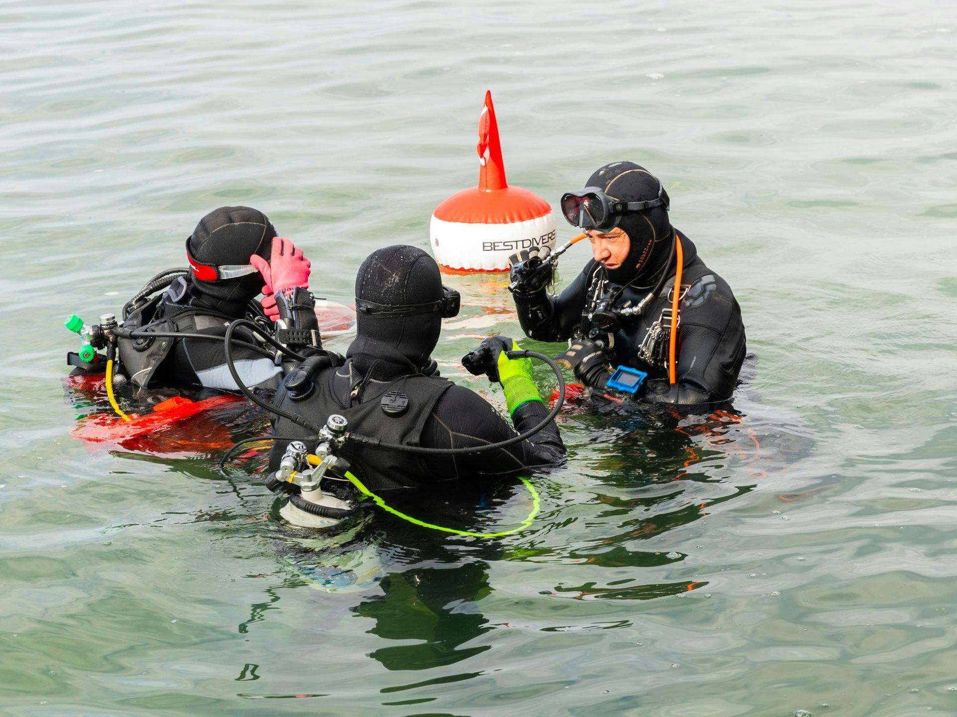 S’engager pour nettoyer les rives des cours d’eau de Suisse: c’est ce que fait la Brasserie Feldschlösschen.