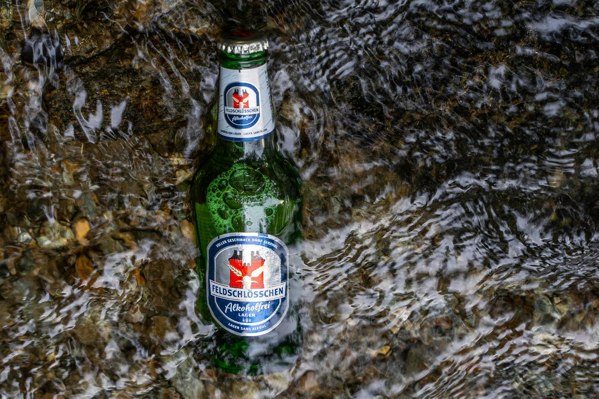 Der Bergbach sorgt für die Kühlung: Feldschlösschen Alkoholfrei erfrischt und wirkt isotonisch