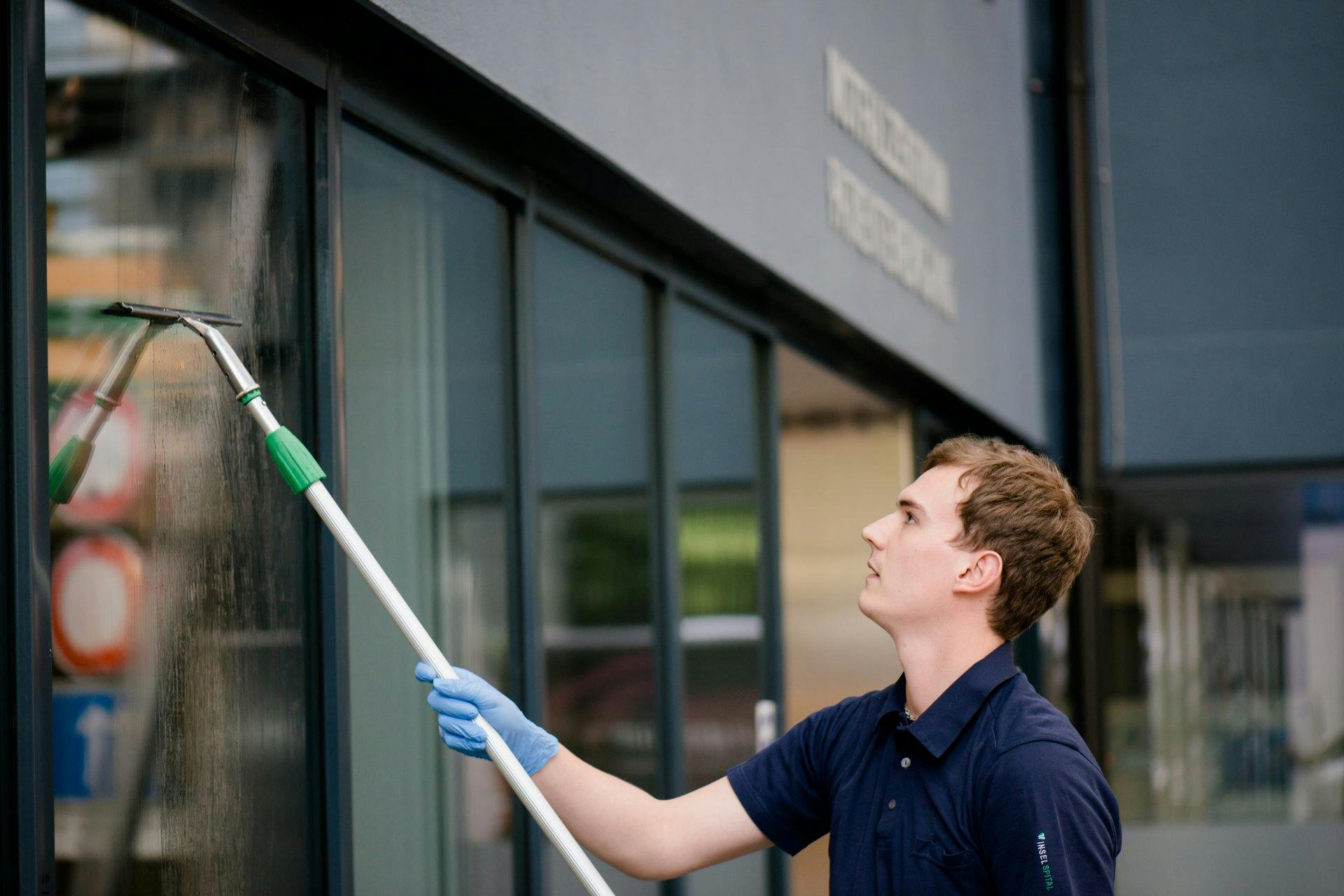 Gebäudereiniger/in
