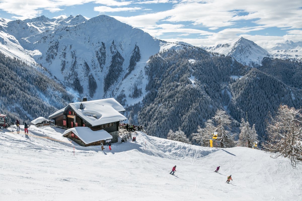 Mit einem 4Vallées-Abonnement kannst du diesen Winter in Nendaz, Veysonnaz, Verbier, Thyon, La Tsoumaz und Bruson Ski fahren oder andere Skigebiete in...