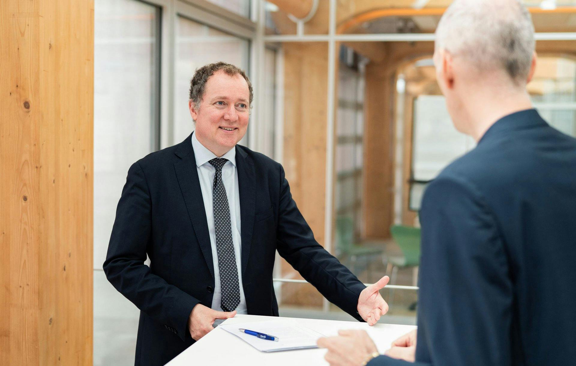 Helge Müller ist Mitgründer und -inhaber sowie Portfolio Manager von Genève Invest, einem unabhängigen Vermögensverwalter in Genf.