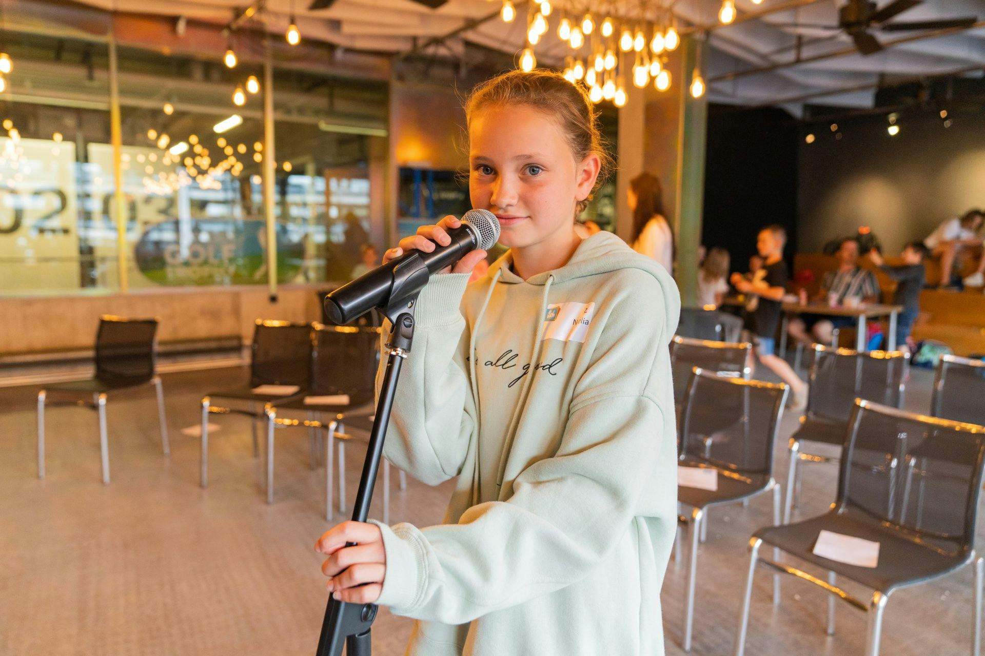 «Ich finde den Song Hammer. Der Sinn vom Lied und wie der Song das Leben beschreibt, finde ich grossartig. Bligg zu treffen war auch toll. Ich dachte,...