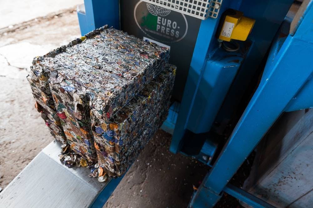 Un tri minutieux et un recyclage efficace de l'aluminium jouent un rôle crucial.