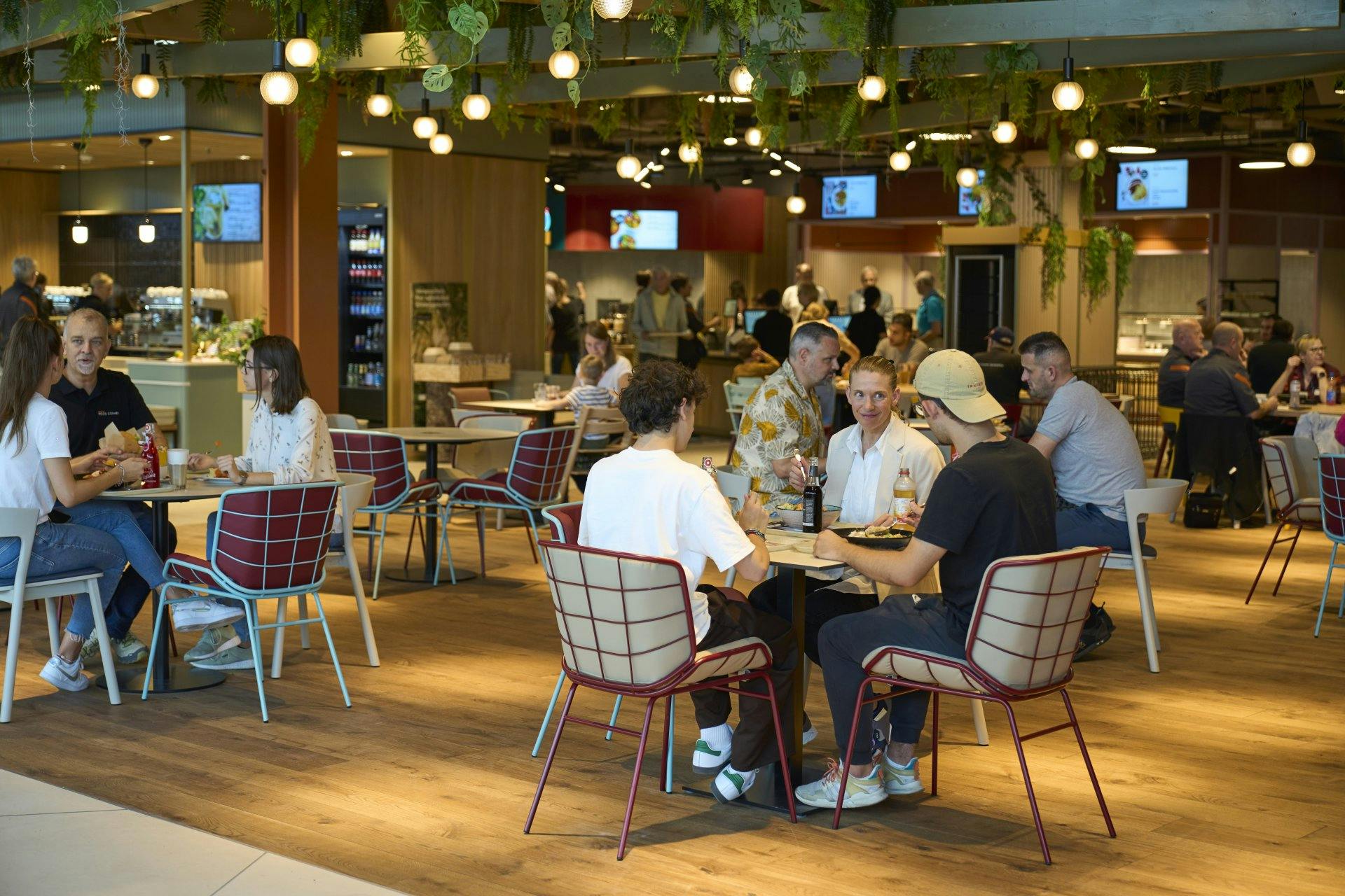 Der Migros-Food-Corner im Zugerland bringt alle Feinschmecker zusammen.