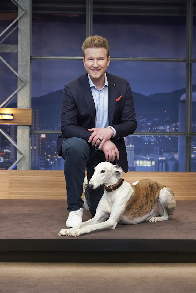 Felix Bertram mit seinem Hund Lionel in der TV-Show «Die Höhle der Löwen».