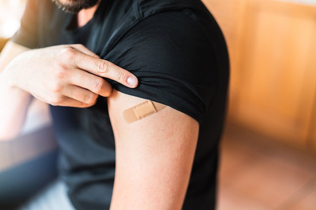 Auch Männer sind betroffen: Vermeiden lassen sich die Folgen einer HPV-Infektion durch eine rechtzeitige Impfung.