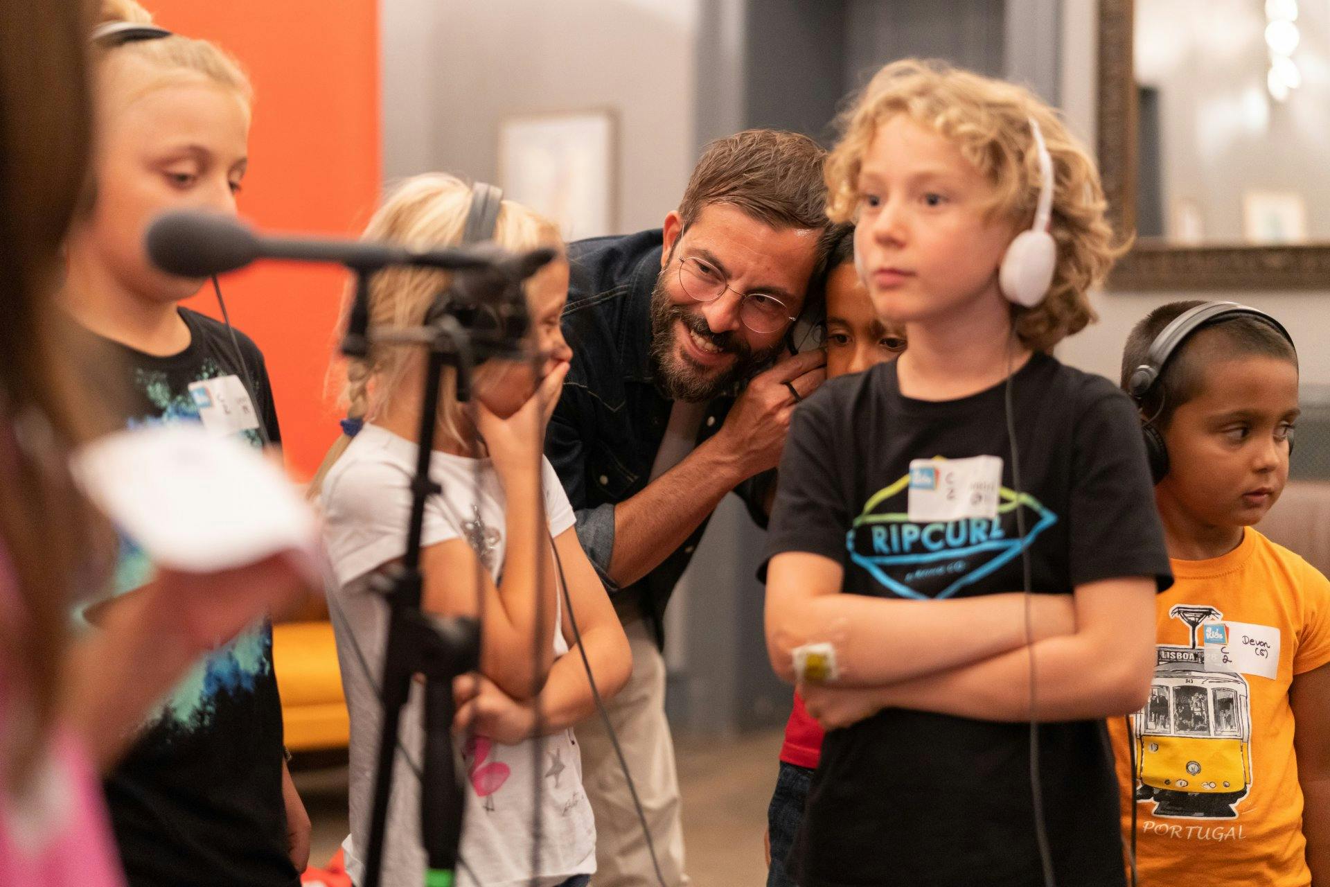 L'enregistrement en commun de la chanson a été une expérience inoubliable pour les enfants.