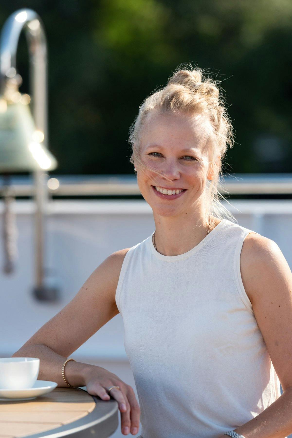 Dorrit Türck ist Rezeptentwicklerin, Autorin und Yogalehrerin. Ihre Inspiration findet sie in der Vielfalt der vegetarischen Küche und auf dem Wochenm...