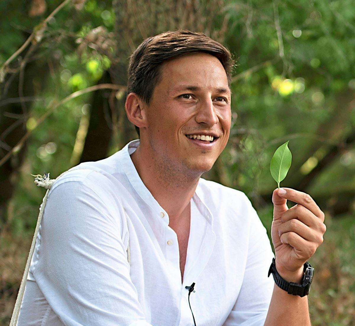 Wo Pflanzen wachsen und gedeihen, ist das Zuhause von Kevin Nobs. Schon früh erkundete der 28-Jährige die Natur im heimischen Emmental. 2017 gründete...