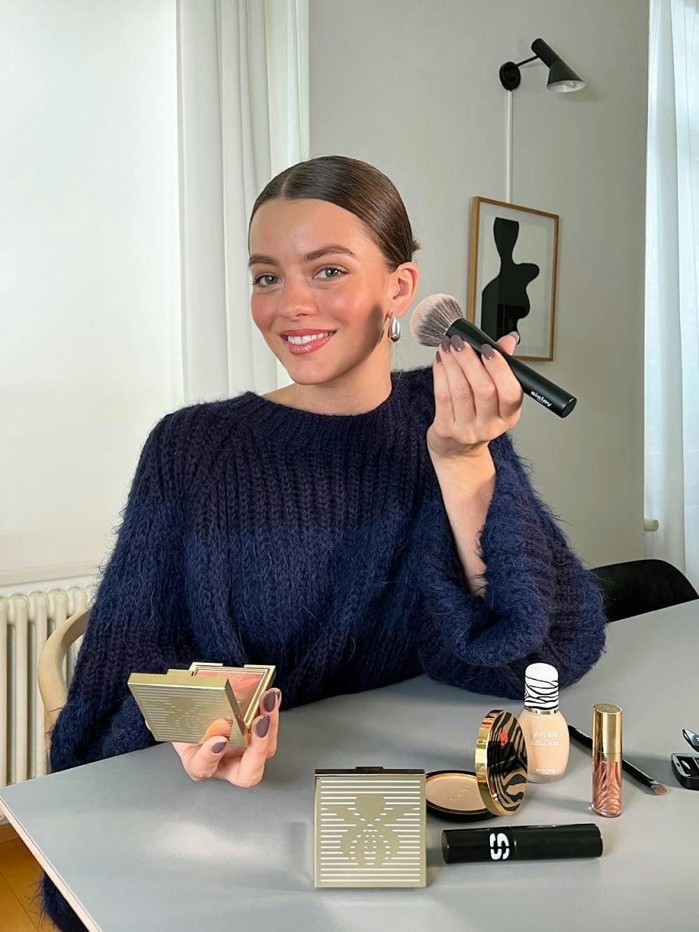Découvrez le make-up de Mary L Jean réalisé avec les produits Sisley Paris.
