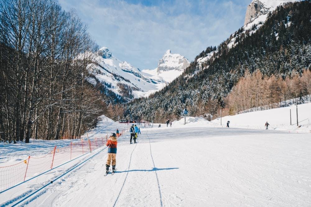 Les skieurs en herbe peuvent pratiquer en toute sécurité sur la piste «Baby-Jorasse».