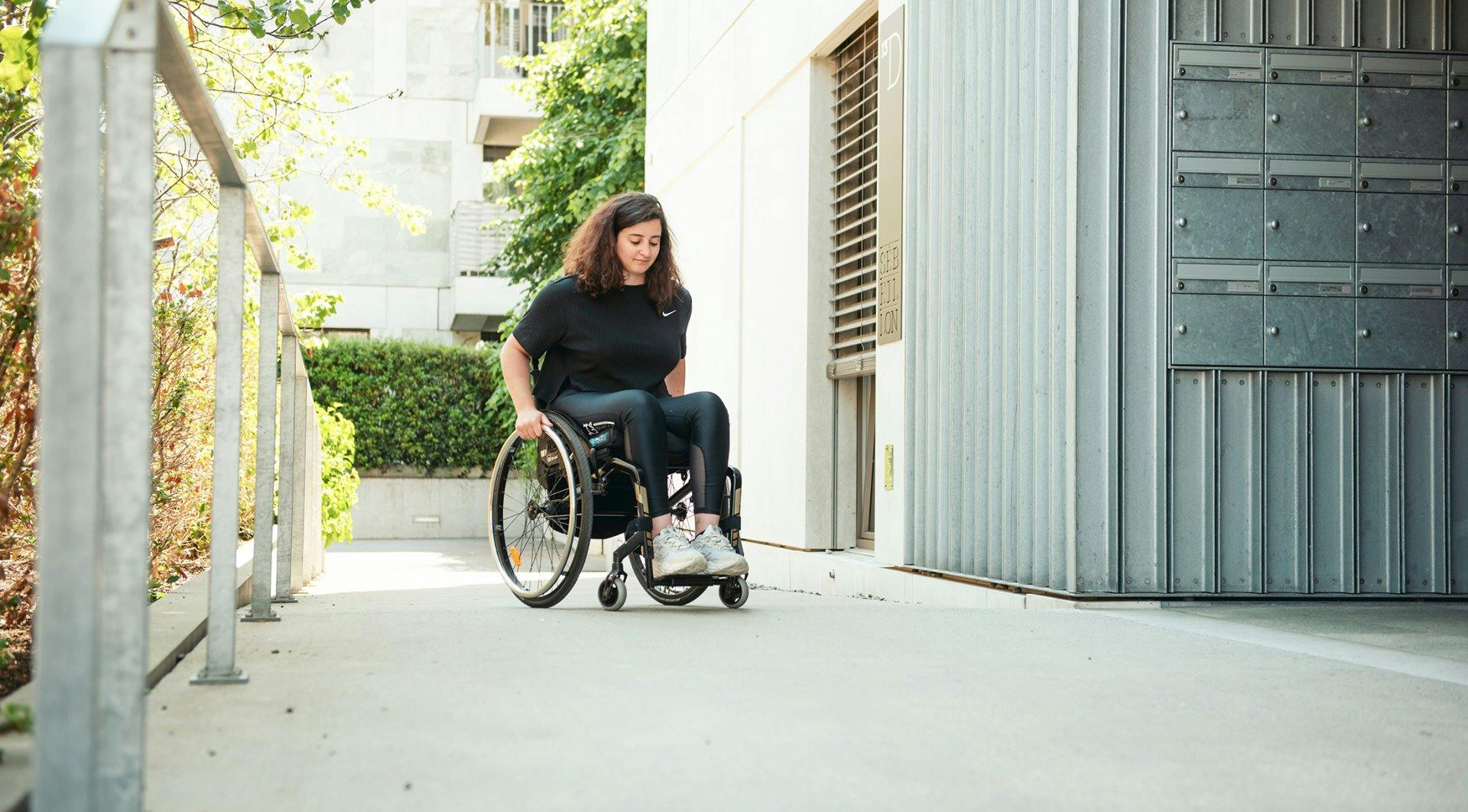 Giulia s'est rendue compte que le fauteuil roulant n'était pas le plus grand défi qui l'attendait.