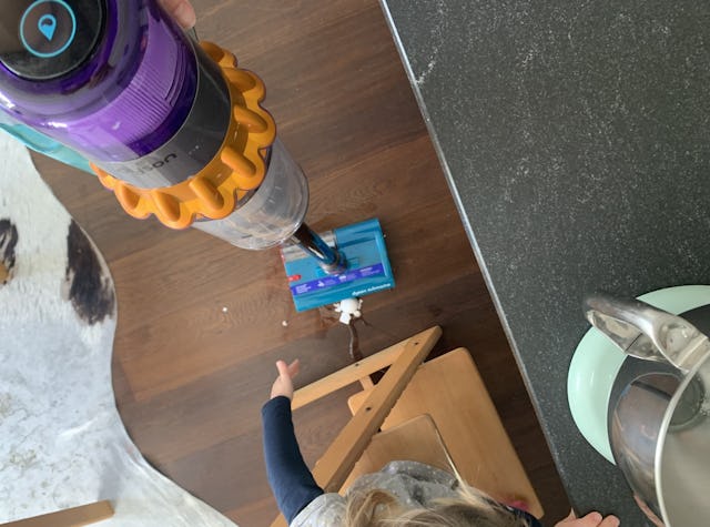 Zerbrochene Eierschale nimmt der Aufsatz ohne Widerrede auf.