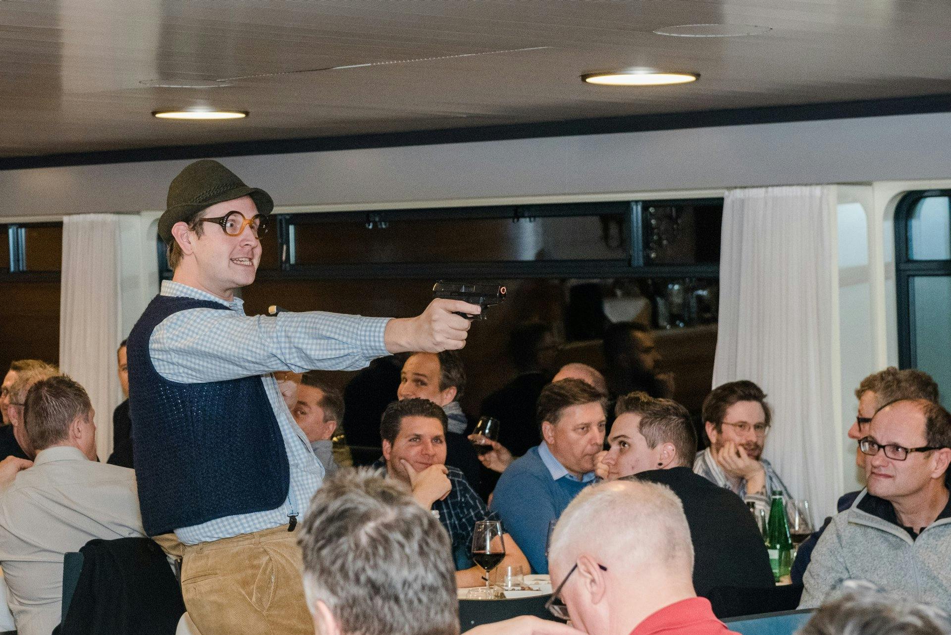 Schlüpfen Sie in die Rolle des Detektivs und lösen Sie einen Mordfall in guter Gesellschaft und mit leckerem Essen.