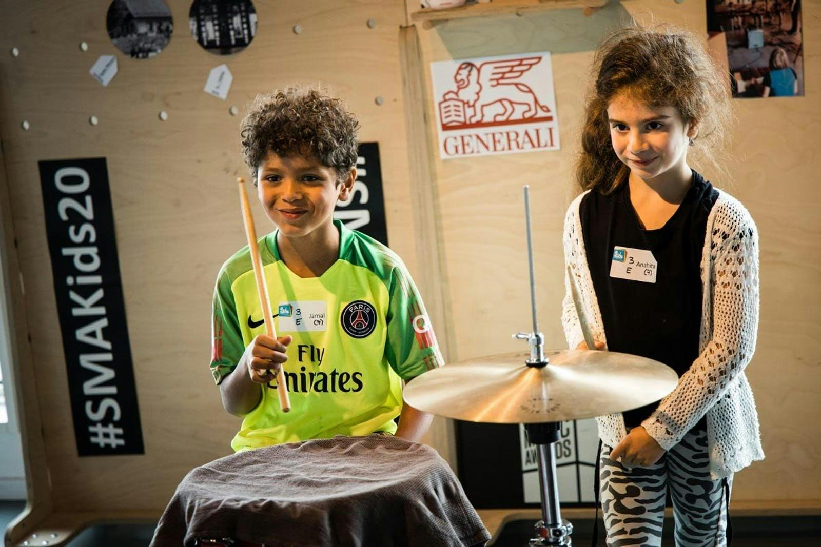 «A la maison, je joue du piano. Et ici, c’est de jouer de la batterie qui m’a le plus plu». - Jamal, 7 ans.