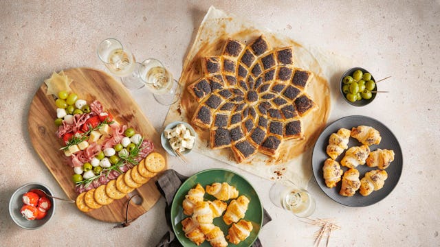 Und welches sind deine liebsten Häppchen? Gerade in der Weihnachtszeit kommt man kaum um den Apéro herum. Und welches sind deine liebsten Häppchen? Gerade in der Weihnachtszeit kommt man kaum um den Apéro herum.