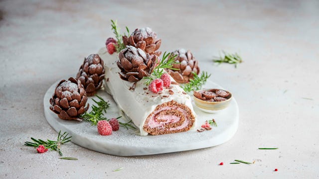 Das Rezept für diese luftige Roullade findest du in der Weihnachtswelt von Betty Bossi. Das Rezept für diese luftige Roullade findest du in der Weihnachtswelt von Betty Bossi.