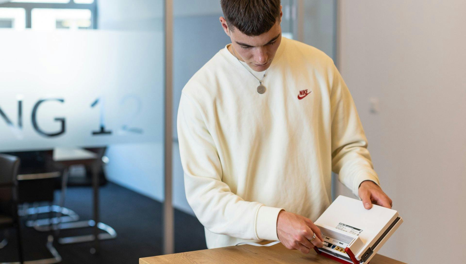 Du willst schnelleres WLAN? Dann informier dich über folgende 5 Tipps.