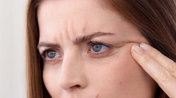 La chute des cheveux est un problème lié à l'âge? Ce n'est pas une fatalité: une action précoce permet de prévenir la chute.