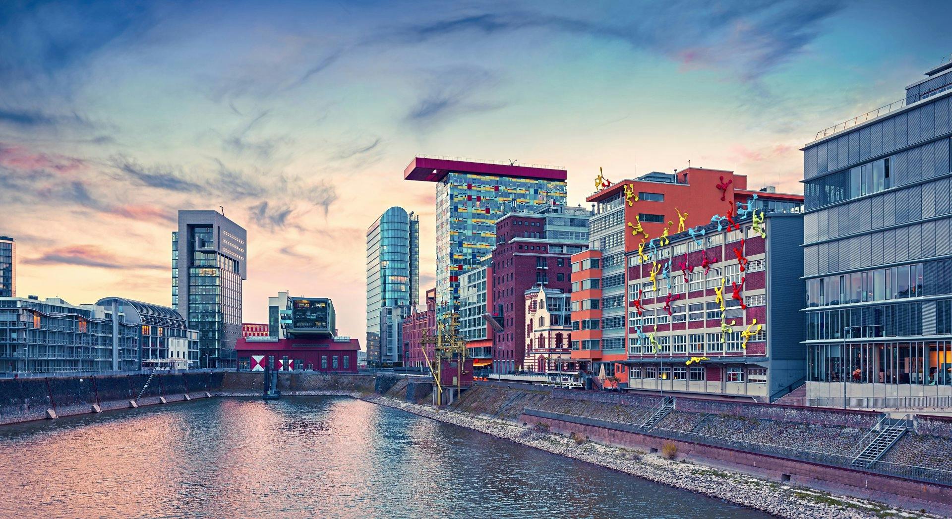 Düsseldorf bietet eine Auswahl an Mode, Kultur und Design.