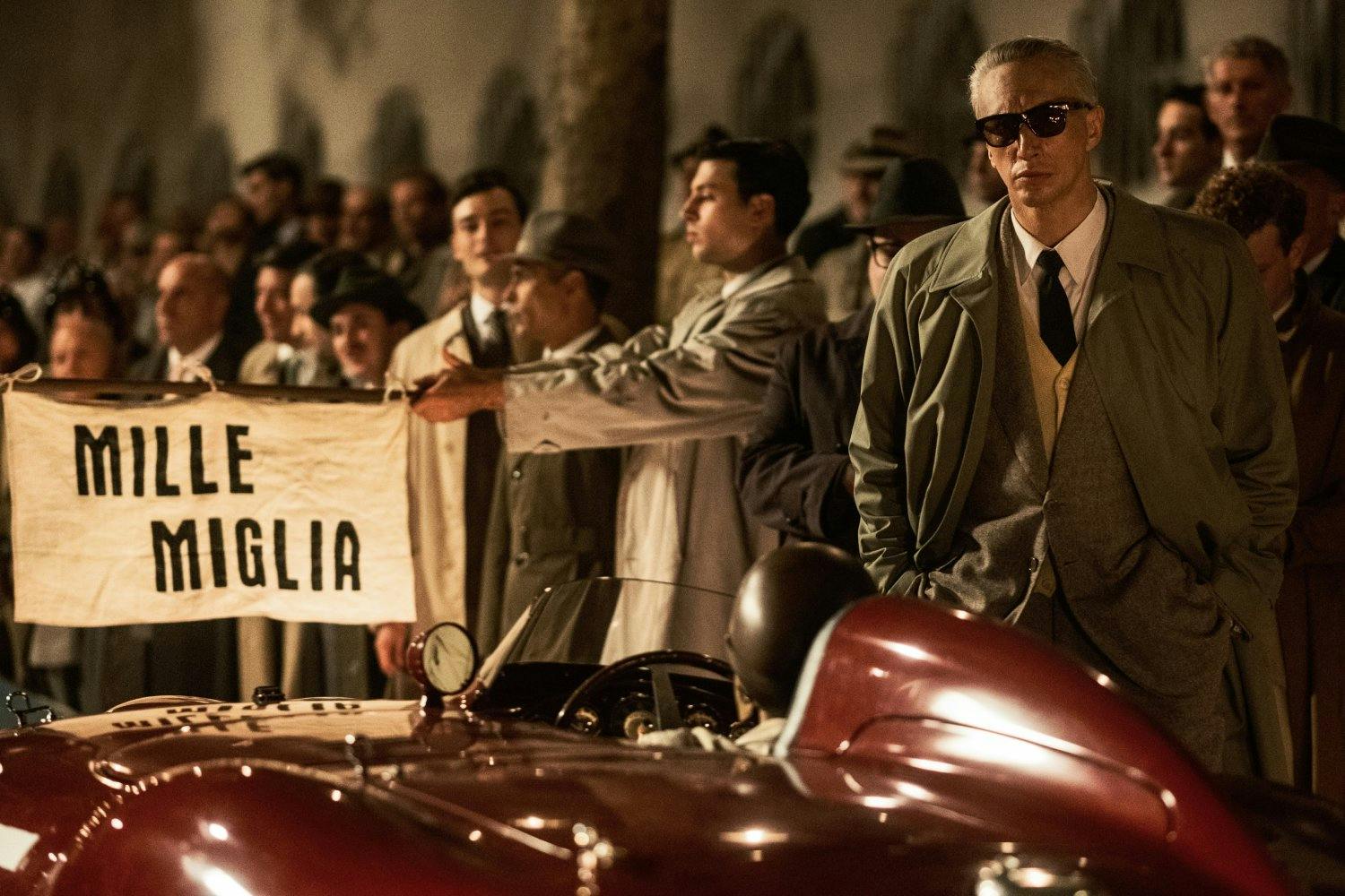Adam Driver in seiner Rolle als Enzo Ferrari.