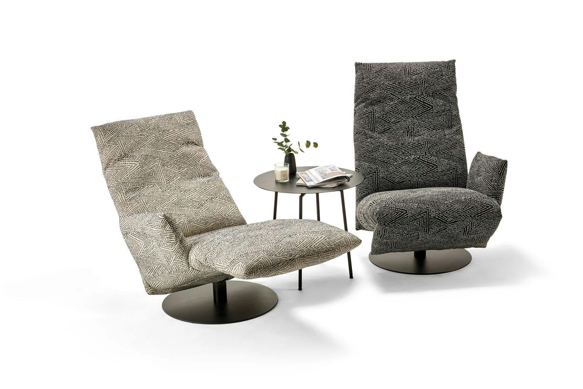 Im puristische Lounge-Chair Baboo lässt sich dank 360-Grad-Drehfunktion nach Belieben die Blickrichtung wechseln.