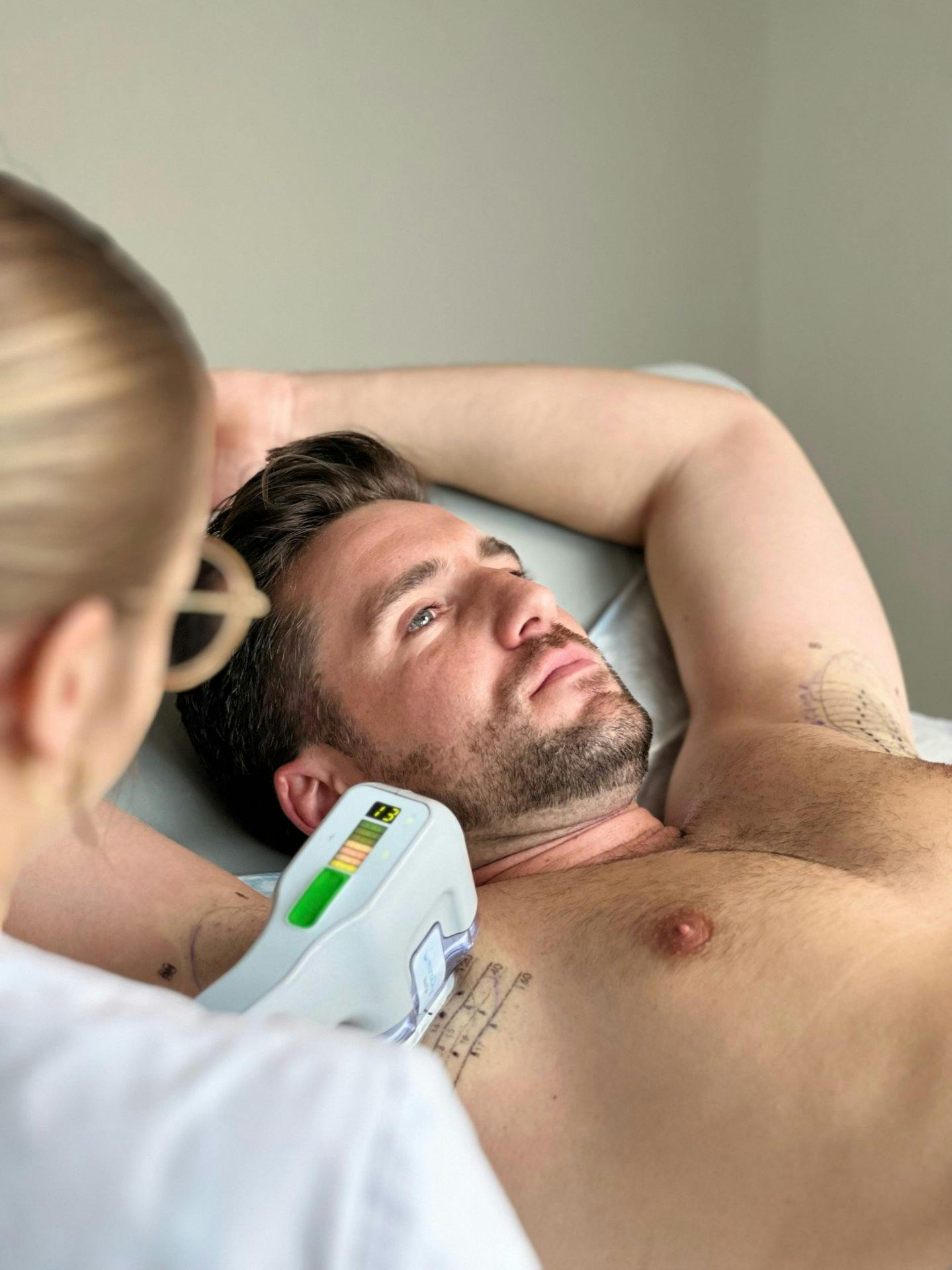 Steven Epprecht gewinnt nach sweatLess-Behandlung gegen Achselschweiss und -geruch in der Lucerne Clinic neues Lebensgefühl.