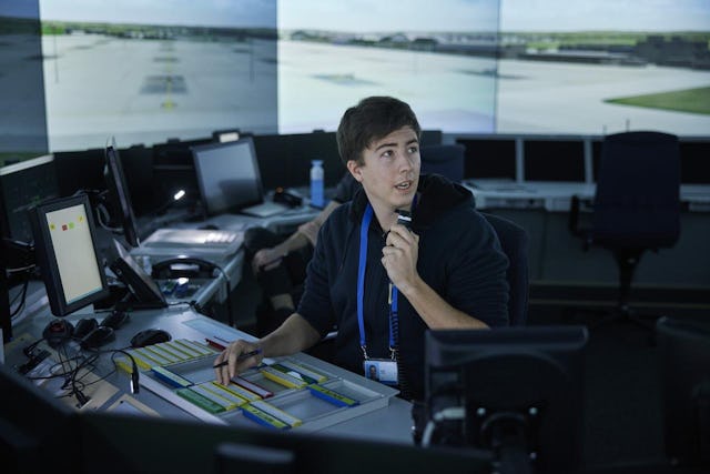 Le simulateur de formation se présente exactement comme la tour de contrôle d’un aéroport comme celui de Genève ou Zurich.