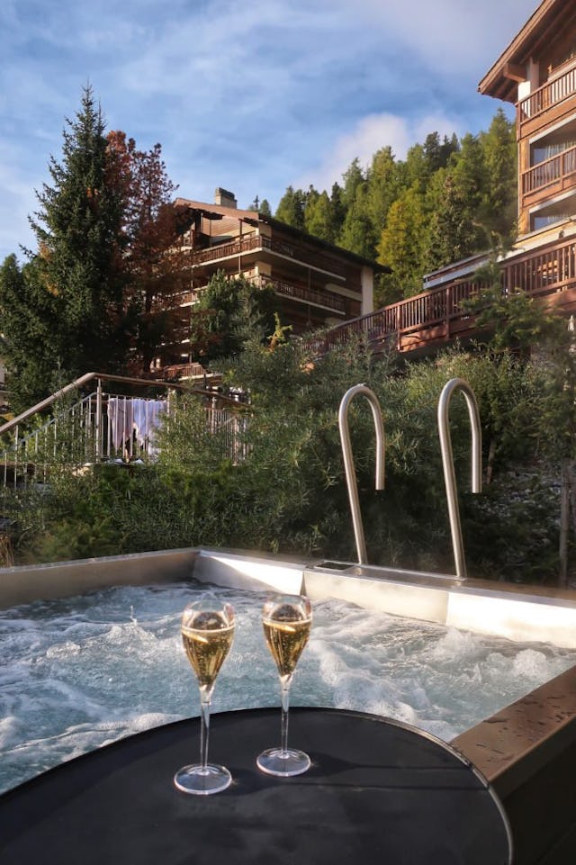 L'apéro dans le jacuzzi.