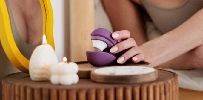 Grazie al coperchio magnetico, il Womanizer Liberty2 può essere portato ovunque.