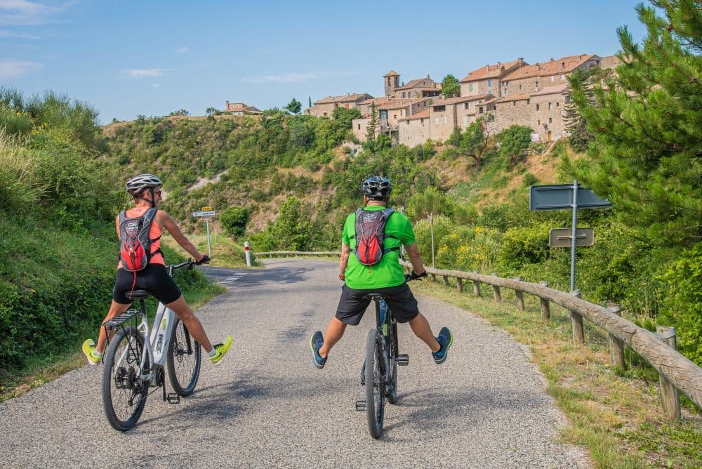 ...et offre-toi une escapade d'exception sur deux-roues!
