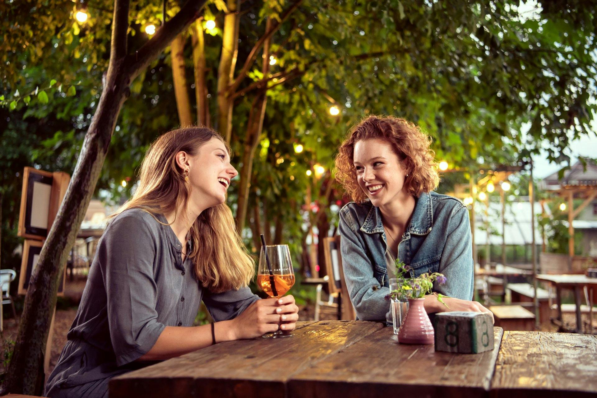 Bei der AEK Bank gibts transparente Dienstleistungen und attraktive Sparzinsen.