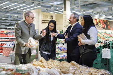 Vom KV- und Metzgerlehrling zum Manager und Chef von 95000 Mitarbeitern