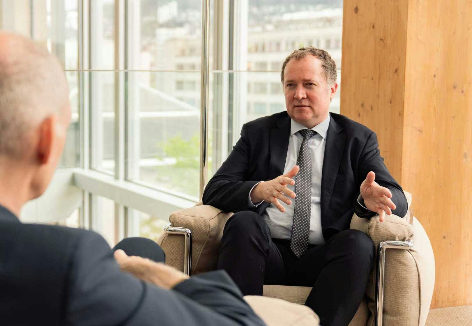 Helge Müller ist Mitgründer und -inhaber sowie Portfolio Manager von Genève Invest, einem unabhängigen Vermögensverwalter in Genf.