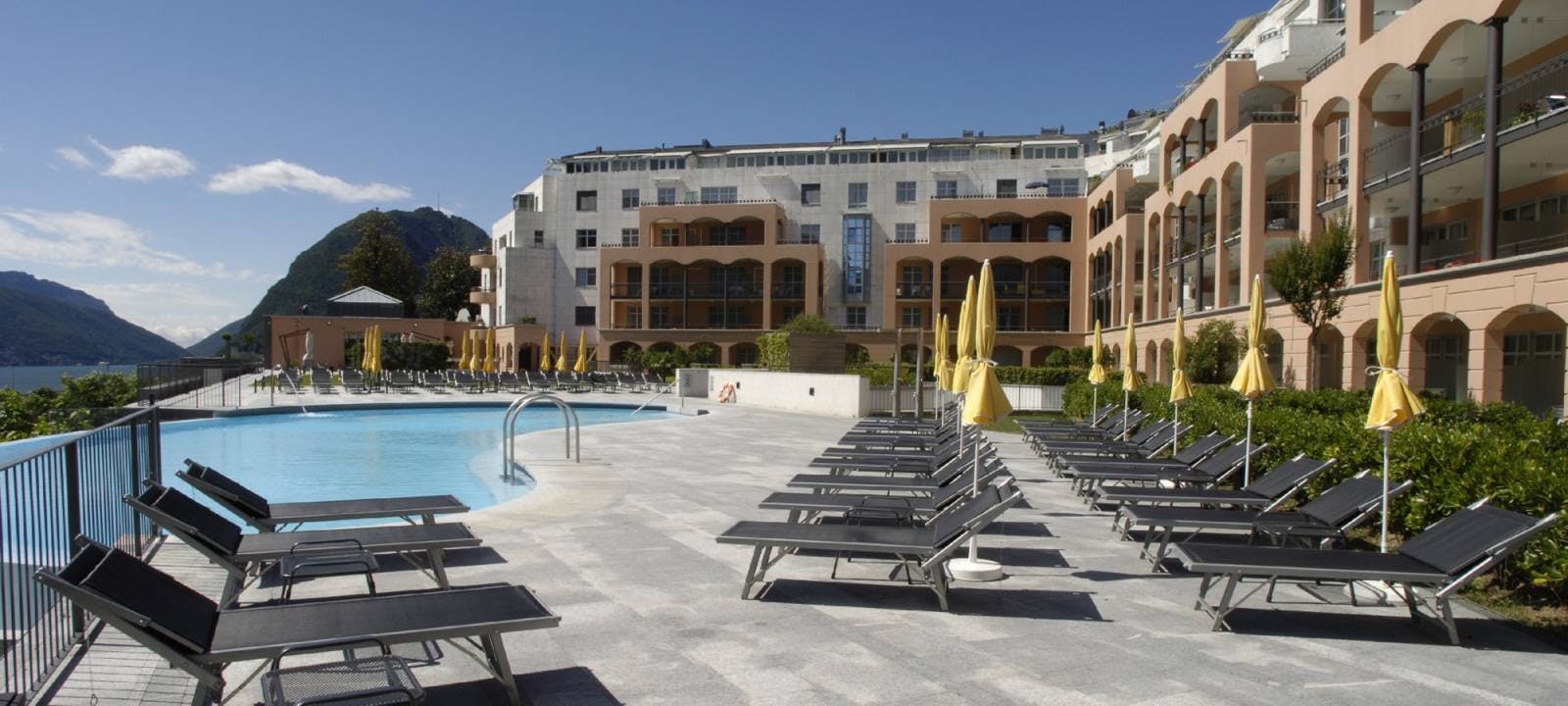 Villa Sassa Hotel, Residence & Spa **** Lugano, Tessin: Premium Suite Lake View inklusive Frühstück ab 230 statt 460 Franken.