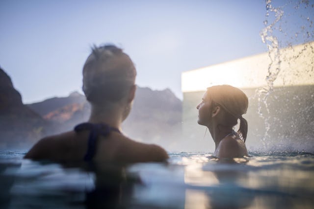 Les Bains de la Gruyère et ses bassins chauffés à 34 degrés, un havre de paix à Charmey.