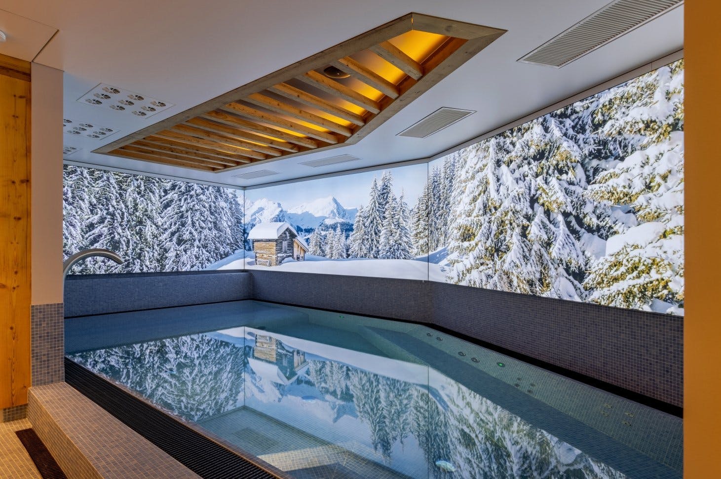 Nach einem ereignisreichen Tag in den Bergen überzeugt der grosse Whirlpool.