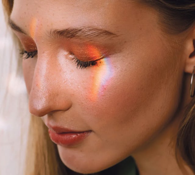 Mit dem Bronzer verpasst du deiner Haut den Glow - damit sie auch gegen Ende des Sommers noch strahlt.