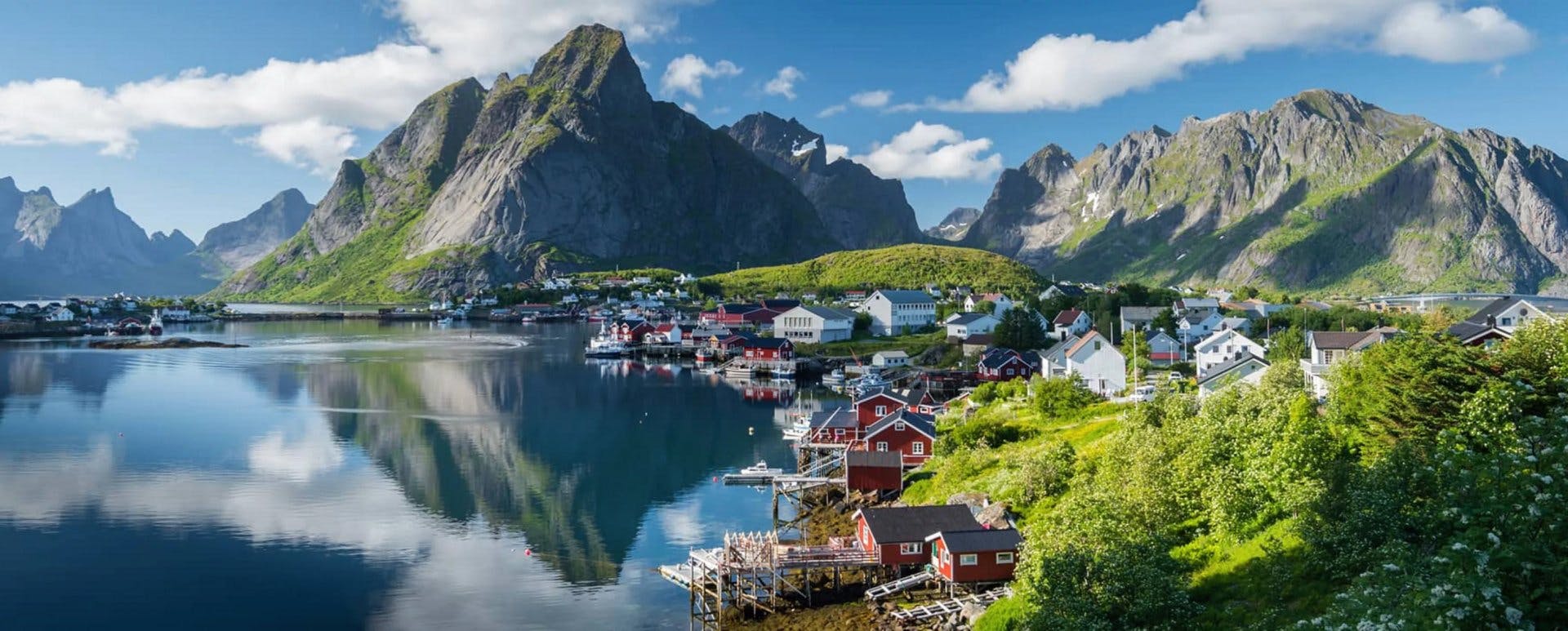 Evenes, das Tor zur Inselgruppe der Lofoten: So schön kann deine Coolcation in Norwegen sein.