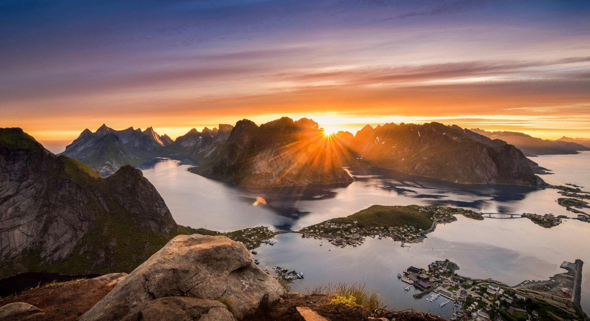 Wo die Sonne niemals untergeht: die Lofoten im Sommer.