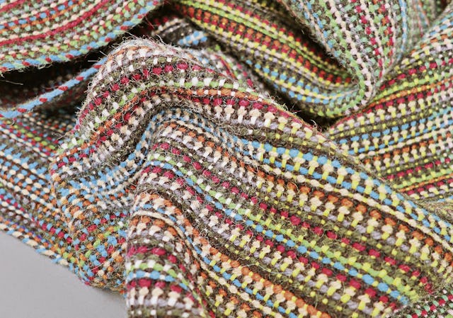 Die Wolldecke «wollok special» von Isabel Bürgin enthält 100 Prozent Garnreste von Schweizer Schafwolle.