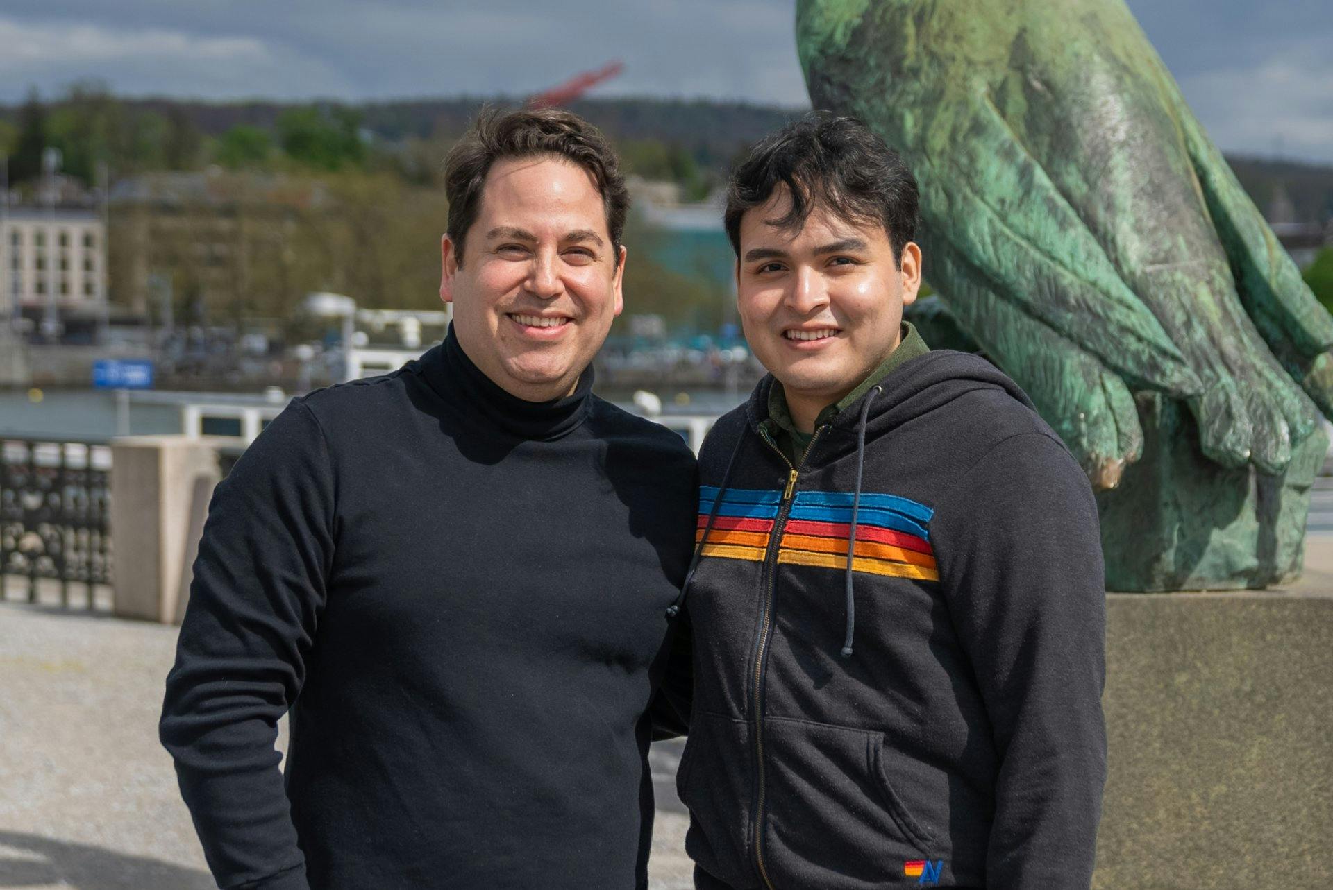 Sergio, 25: «Wir haben uns über eine Dating-App kennengelernt und sind schon über zwei Jahre zusammen. Ich finde, es braucht eine gute Portion von bei...