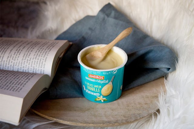 Sources de calcium et aussi gourmandes que leurs équivalents laitiers, ces crèmes dessert 100% végétales à base de coco ou d’amande vous emporterons pour un exquis moment de douceur.